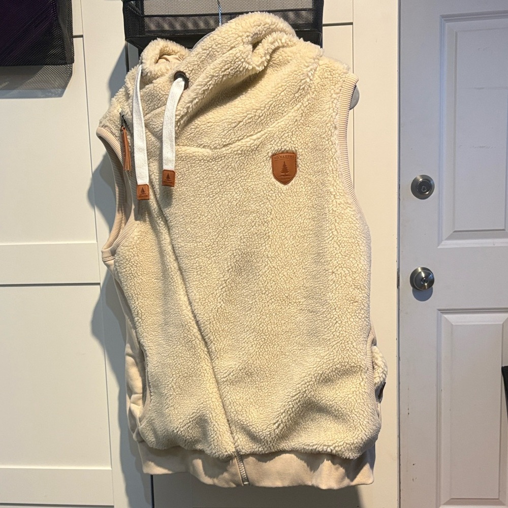 Wanakome Cream Sherpa Vest